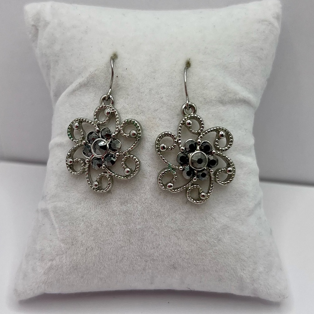 ✨ Vintage Silver Tone Filigree Floral Dangle Earrings ✨